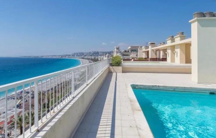 Le Royal, Spacious Seaside Apartment Rooftop And Pool Ницца Экстерьер фото